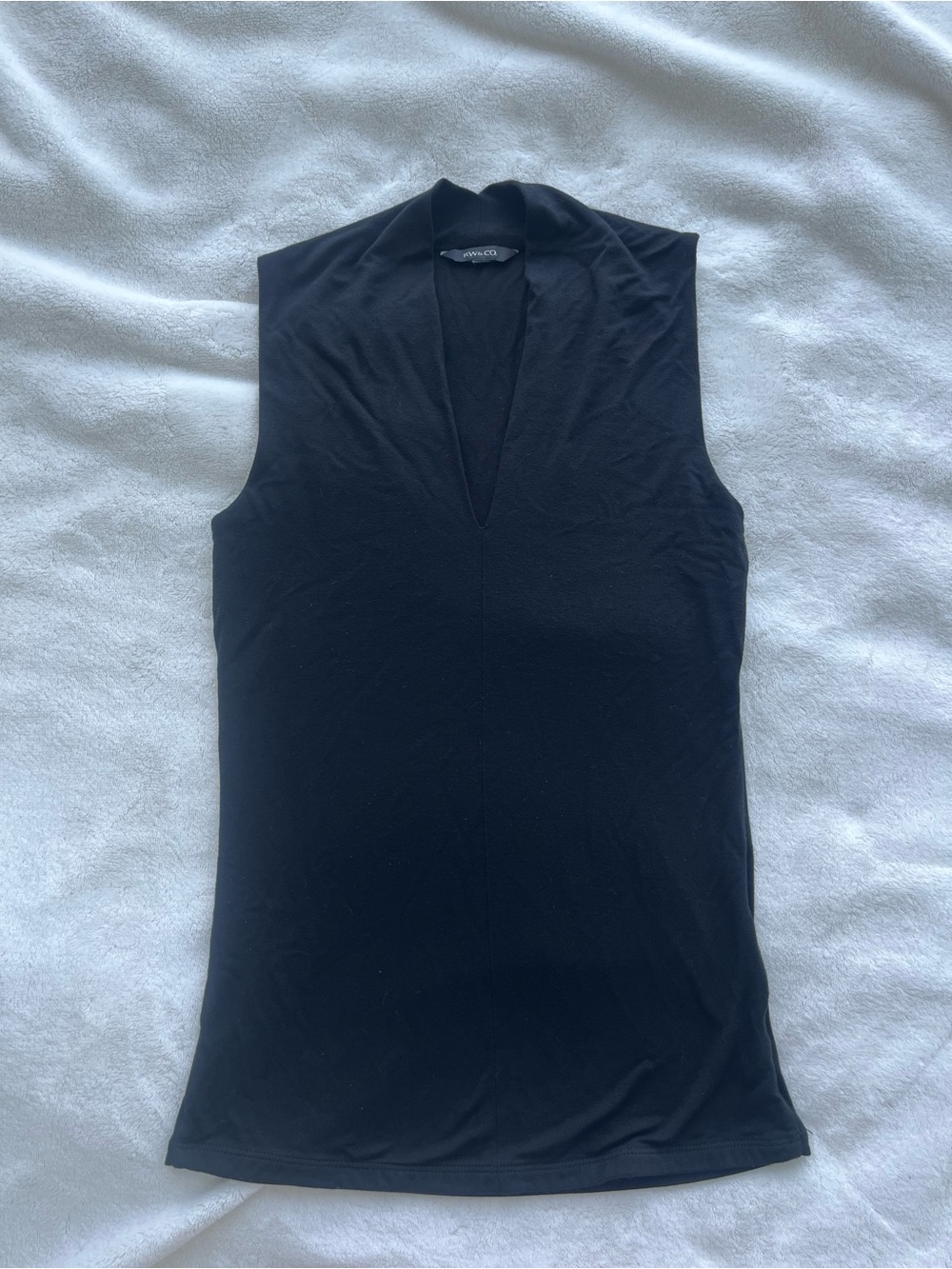 RW&CO. Black Sleeveless V-Neck Tank Top